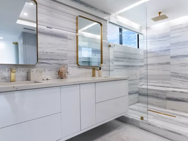Продажа дома по адресу 5601 N Ocean Dr - фото 9339674