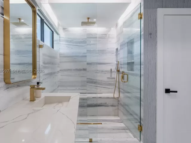 Продажа дома по адресу 5601 N Ocean Dr - фото 9339675