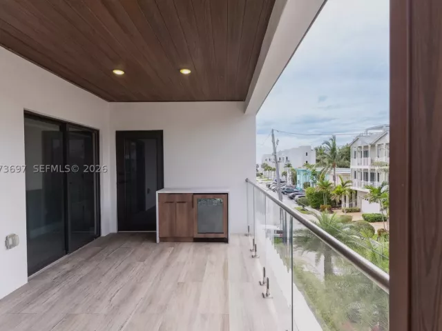 Продажа дома по адресу 5601 N Ocean Dr - фото 9339680