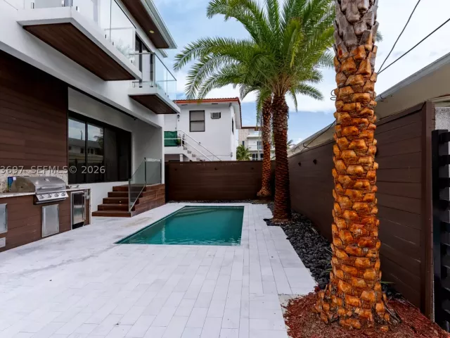 Продажа дома по адресу 5601 N Ocean Dr - фото 9339682