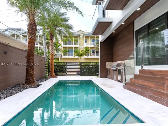 Продажа дома по адресу 5601 N Ocean Dr - фото 9339684