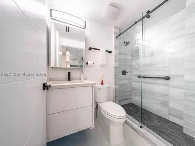 Продажа дома по адресу 5601 N Ocean Dr - фото 9339688