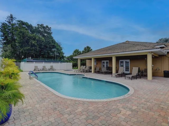 Продажа дома по адресу 13275 ROYALE SABAL Court - фото 9351011