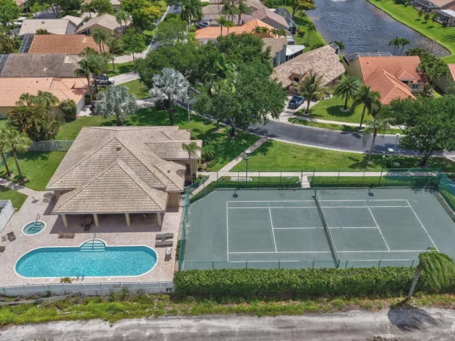 Продажа дома по адресу 13275 ROYALE SABAL Court - фото 9351012
