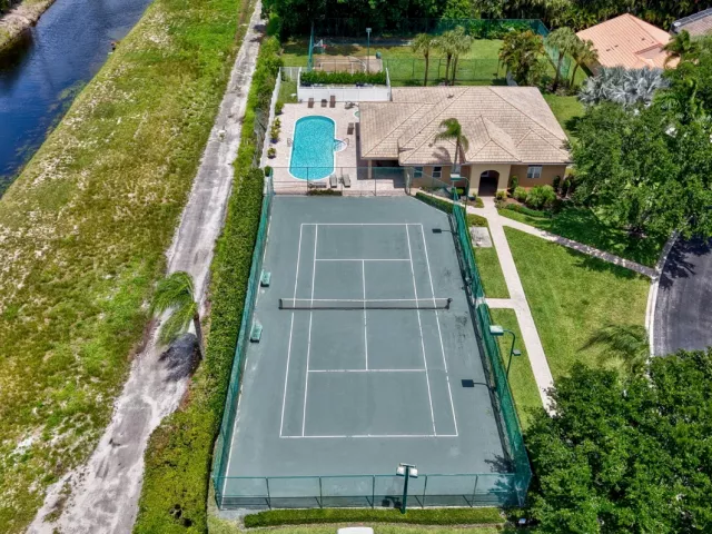 Продажа дома по адресу 13275 ROYALE SABAL Court - фото 9351014