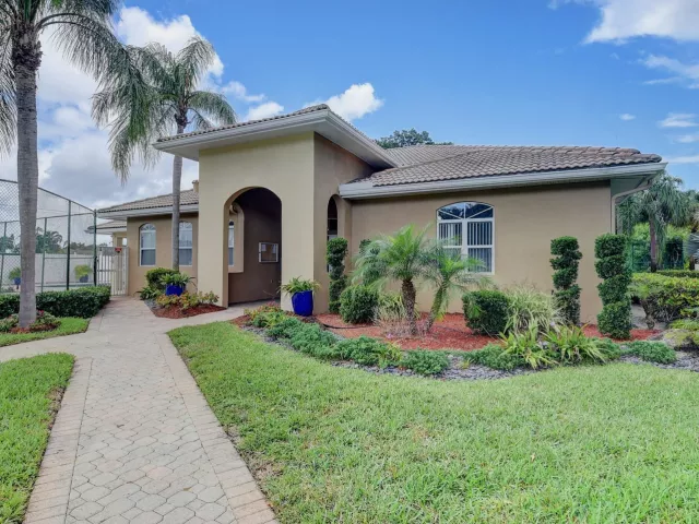 Продажа дома по адресу 13275 ROYALE SABAL Court - фото 9351016