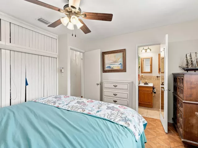 Продажа дома по адресу 2511 NE 12TH Court - фото 9357474