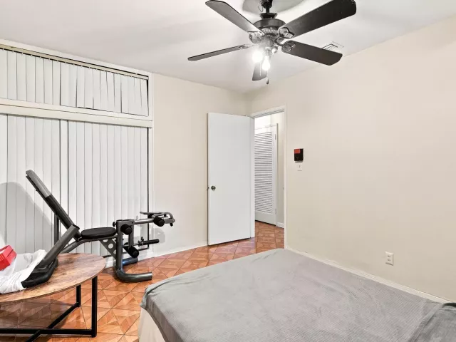 Продажа дома по адресу 2511 NE 12TH Court - фото 9357480