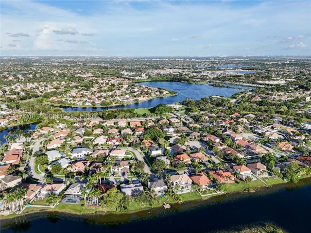 Продажа дома по адресу 1108 NW 180th Ave - фото 9421831