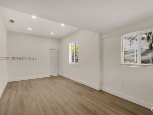 Продажа дома по адресу 1514 NE 176th St - фото 9350027