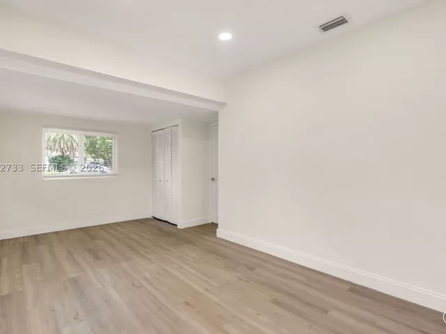 Продажа дома по адресу 1514 NE 176th St - фото 9350028