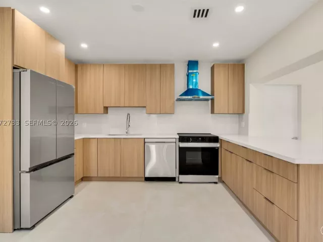 Продажа дома по адресу 1514 NE 176th St - фото 9350016