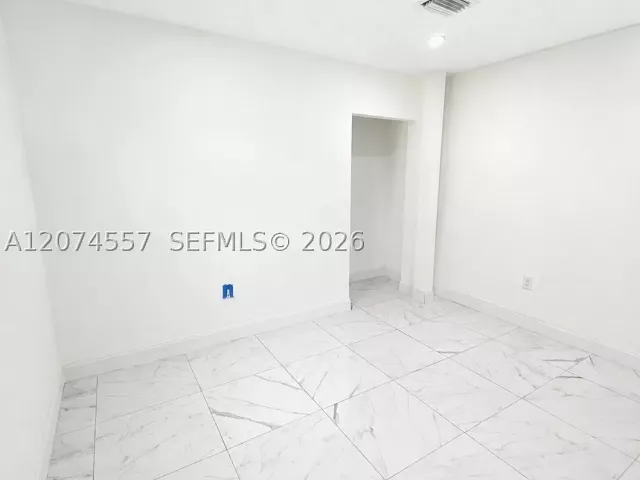 Продажа дома по адресу 980 NW 13th St - фото 9356489