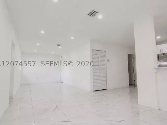 Продажа дома по адресу 980 NW 13th St - фото 9356473
