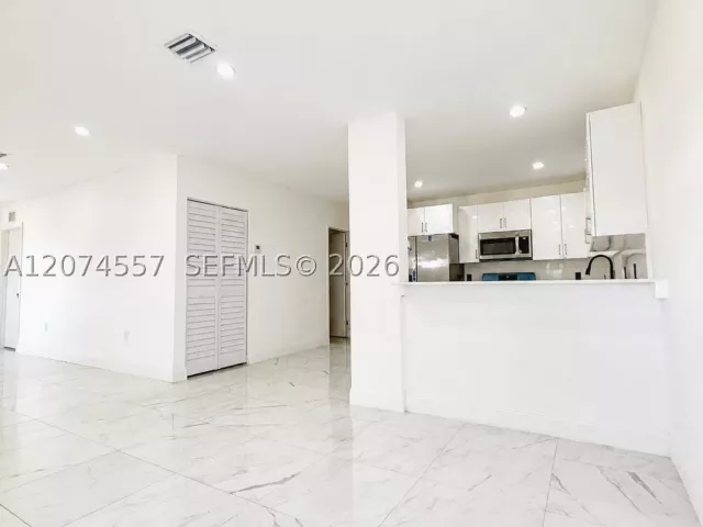 Продажа дома по адресу 980 NW 13th St - фото 9356475