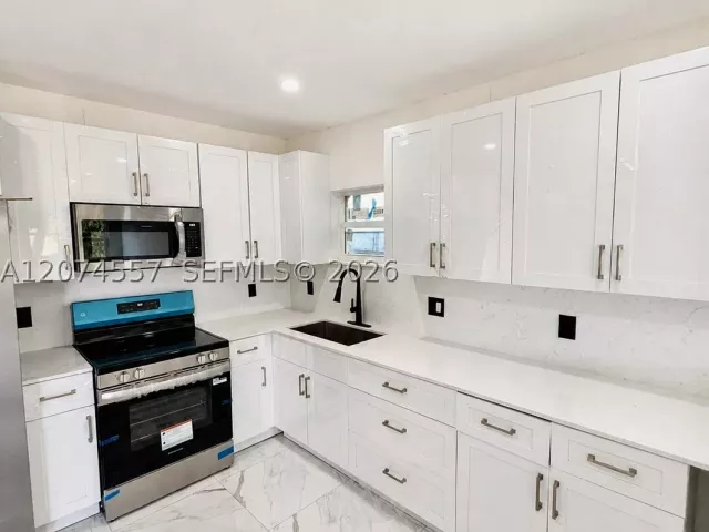 Продажа дома по адресу 980 NW 13th St - фото 9356477
