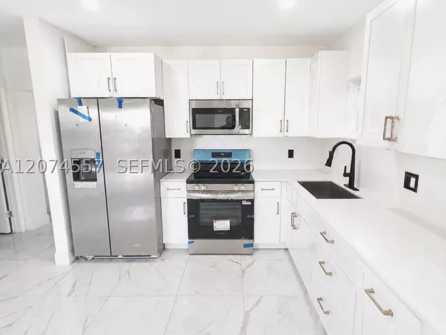 Продажа дома по адресу 980 NW 13th St - фото 9356478