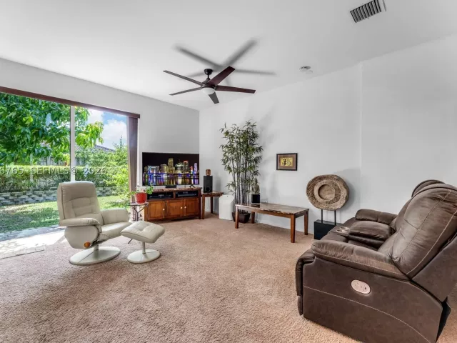 Продажа дома по адресу 25419 SW 121st Ave - фото 9367988