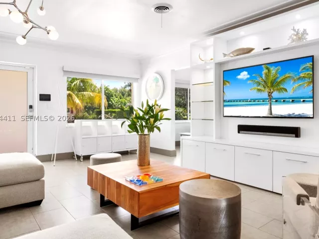 Продажа дома по адресу 831 NE 109th St - фото 9355174