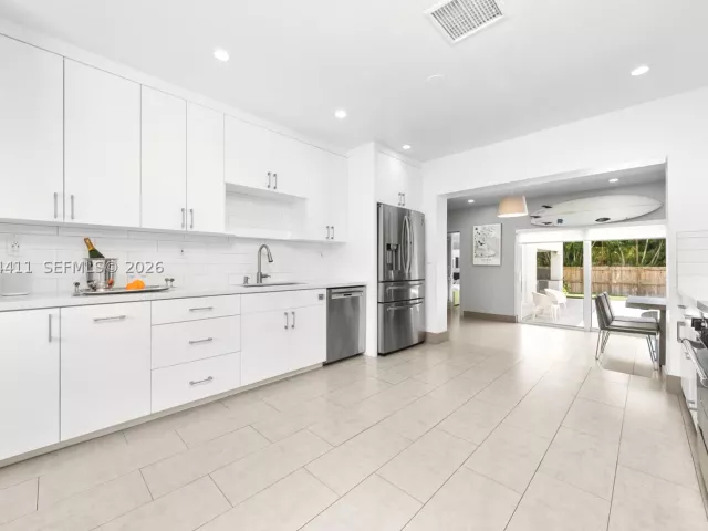Продажа дома по адресу 831 NE 109th St - фото 9355177