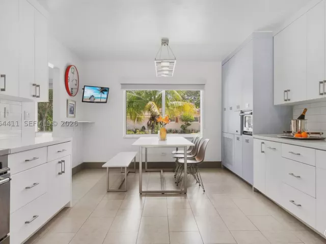 Продажа дома по адресу 831 NE 109th St - фото 9355178
