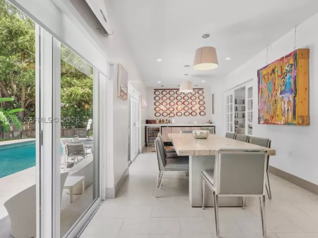 Продажа дома по адресу 831 NE 109th St - фото 9355179