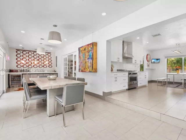 Продажа дома по адресу 831 NE 109th St - фото 9355181