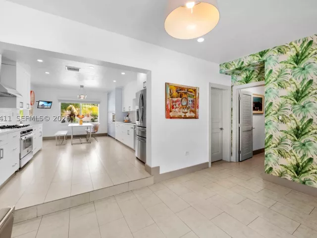 Продажа дома по адресу 831 NE 109th St - фото 9355184