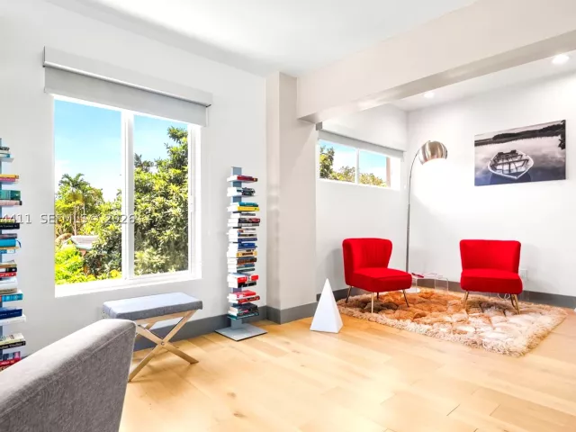 Продажа дома по адресу 831 NE 109th St - фото 9355189