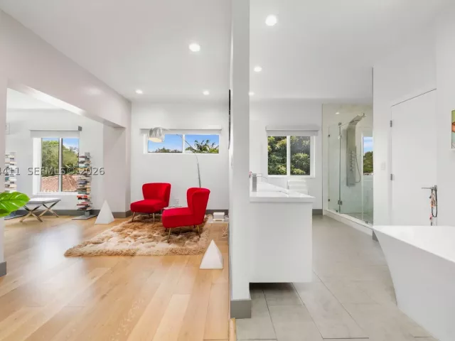 Продажа дома по адресу 831 NE 109th St - фото 9355192