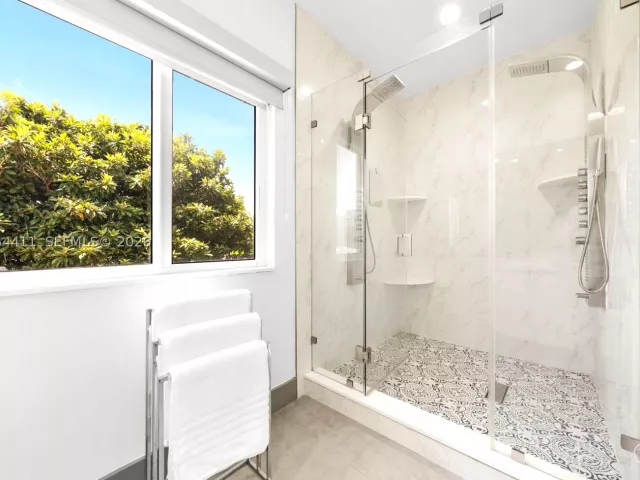 Продажа дома по адресу 831 NE 109th St - фото 9355195