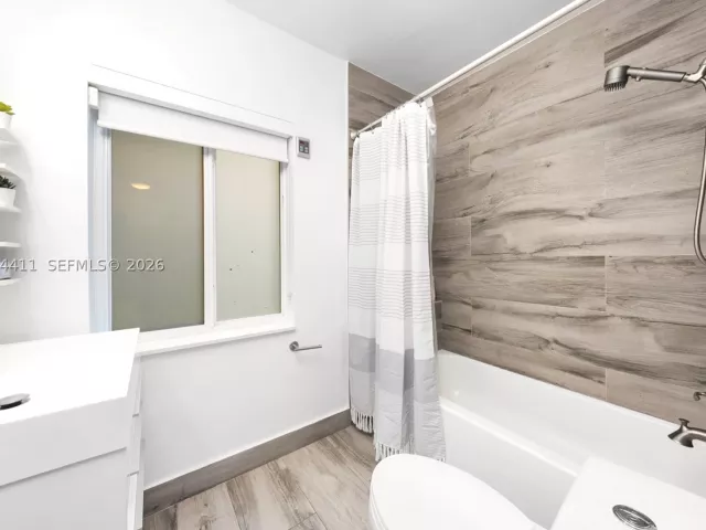 Продажа дома по адресу 831 NE 109th St - фото 9355200