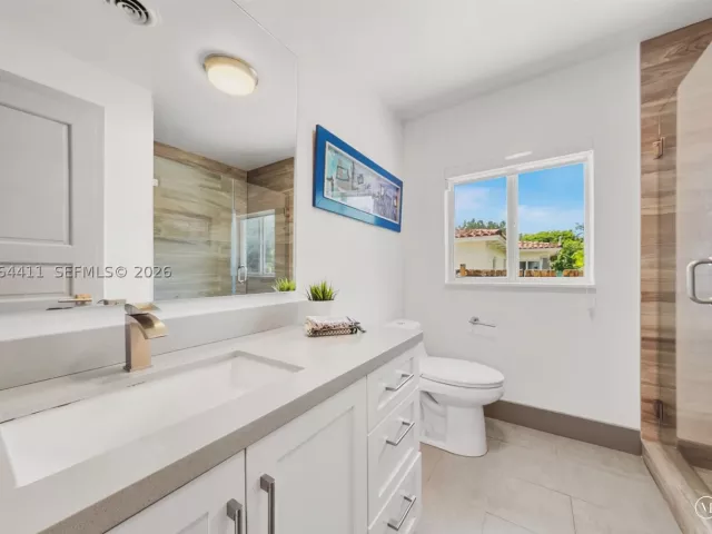 Продажа дома по адресу 831 NE 109th St - фото 9355201