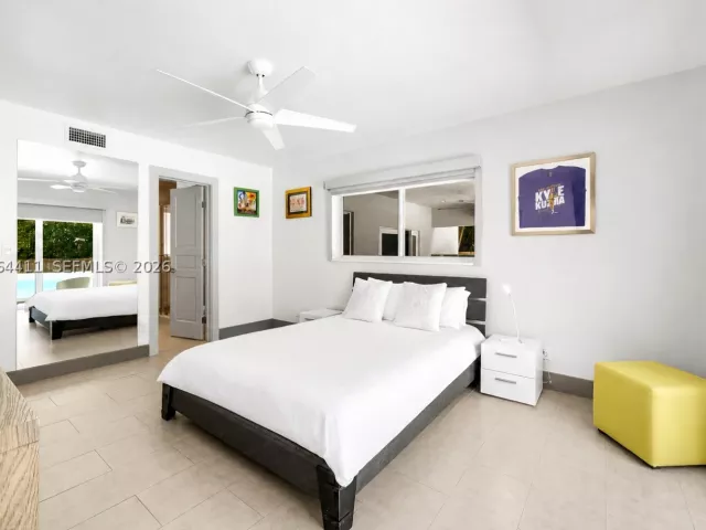 Продажа дома по адресу 831 NE 109th St - фото 9355209