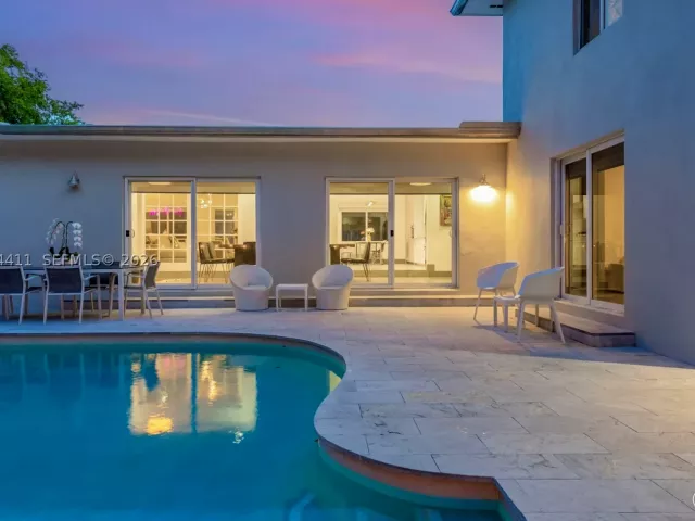 Продажа дома по адресу 831 NE 109th St - фото 9355230