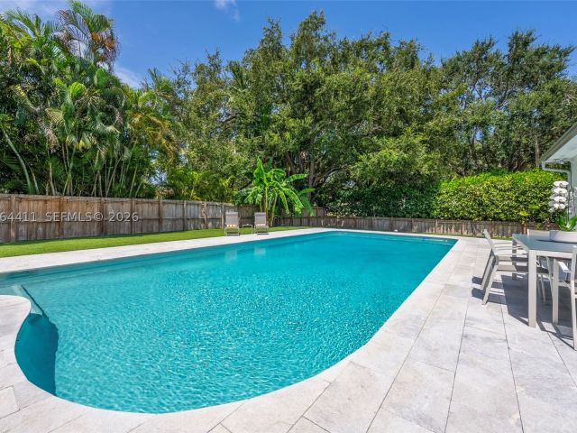 Продажа дома по адресу 831 NE 109th St - фото 9355221
