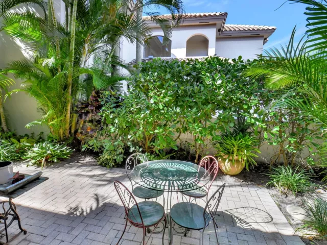 Продажа дома по адресу 2286 NW 60th Street - фото 9372212