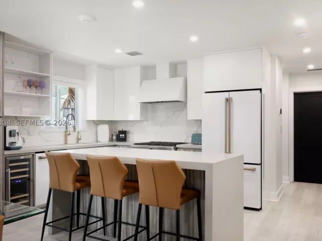 Продажа дома по адресу 1353 Van Buren St - фото 9344476