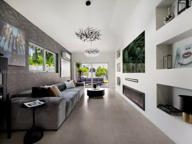 Продажа дома по адресу 1353 Van Buren St - фото 9344477