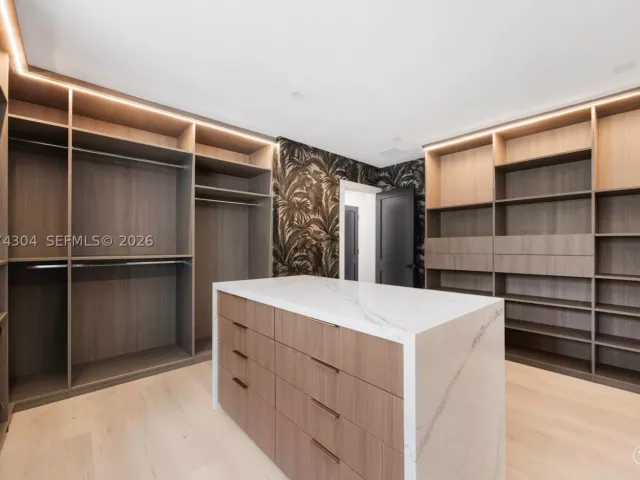 Продажа дома по адресу 1353 Van Buren St - фото 9344481
