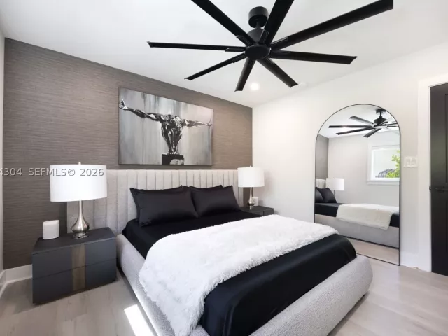 Продажа дома по адресу 1353 Van Buren St - фото 9344486