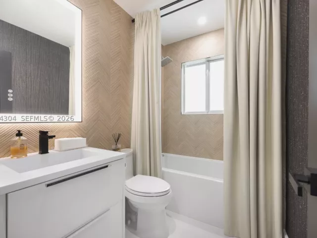 Продажа дома по адресу 1353 Van Buren St - фото 9344487