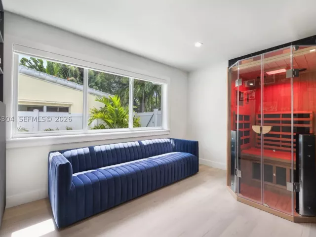 Продажа дома по адресу 1353 Van Buren St - фото 9344488