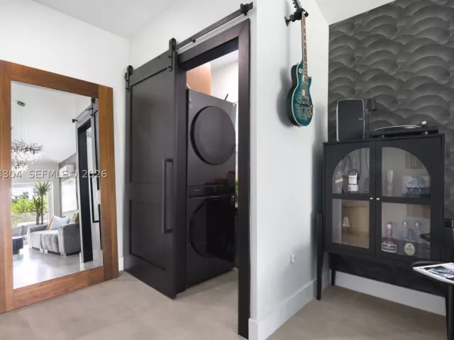 Продажа дома по адресу 1353 Van Buren St - фото 9344489