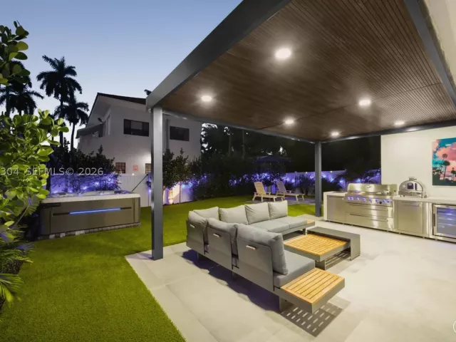 Продажа дома по адресу 1353 Van Buren St - фото 9344493