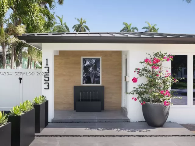 Продажа дома по адресу 1353 Van Buren St - фото 9344470