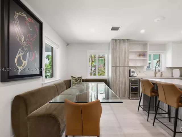 Продажа дома по адресу 1353 Van Buren St - фото 9344472