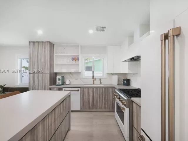 Продажа дома по адресу 1353 Van Buren St - фото 9344474