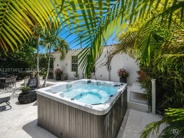 Продажа дома по адресу 530 NW 31st Av - фото 9349714