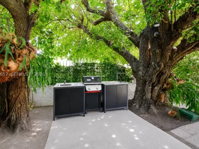 Продажа дома по адресу 530 NW 31st Av - фото 9349718